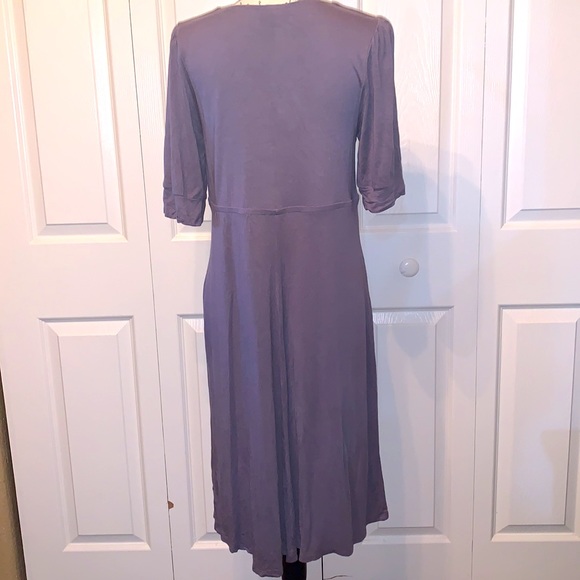*****Good Condition***** Women’s V-Neck Dress - Picture 4 of 4